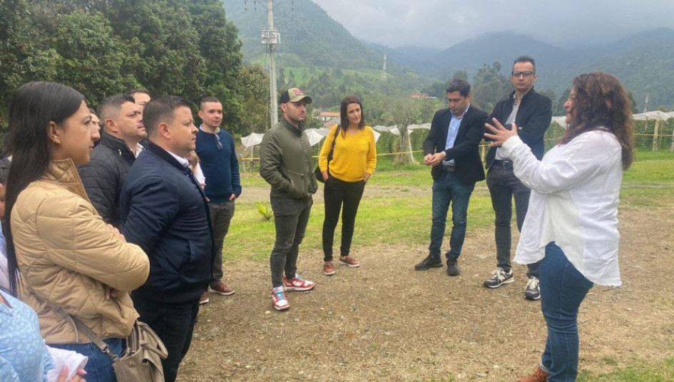 Con el alcalde de Anserma, Ómar Reina, verifican componentes que tendrá la sede Agroindustrial de la Universidad de Caldas en ese municipio. Con el alcalde de Anserma, Ómar Reina, verifican componentes que tendrá la sede Agroindustrial de la Universidad de Caldas en ese municipio.