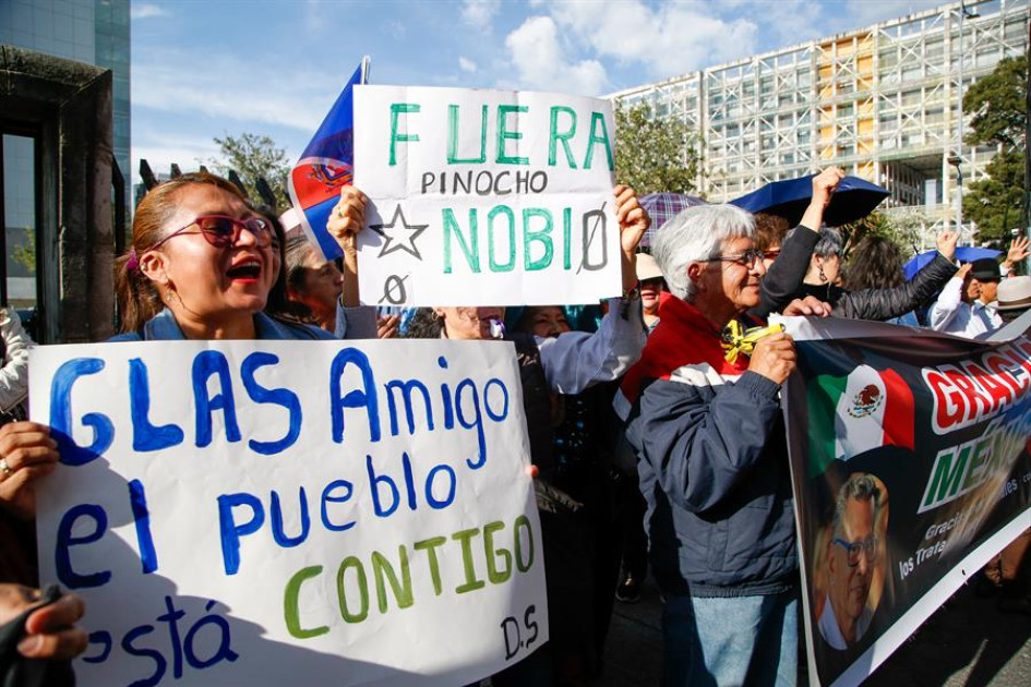 Simpatizantes del exvicepresidente ecuatoriano Jorge Glas se manifestaron este jueves en los exteriores de la Corte Nacional de Justicia en Quito (Ecuador). Simpatizantes del exvicepresidente ecuatoriano Jorge Glas se manifestaron este jueves en los exteriores de la Corte Nacional de Justicia en Quito (Ecuador).