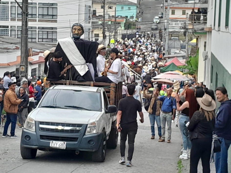 El apóstol traidor recorrió las calles de Neira antes de su tradicional quema. El apóstol traidor recorrió las calles de Neira antes de su tradicional quema.