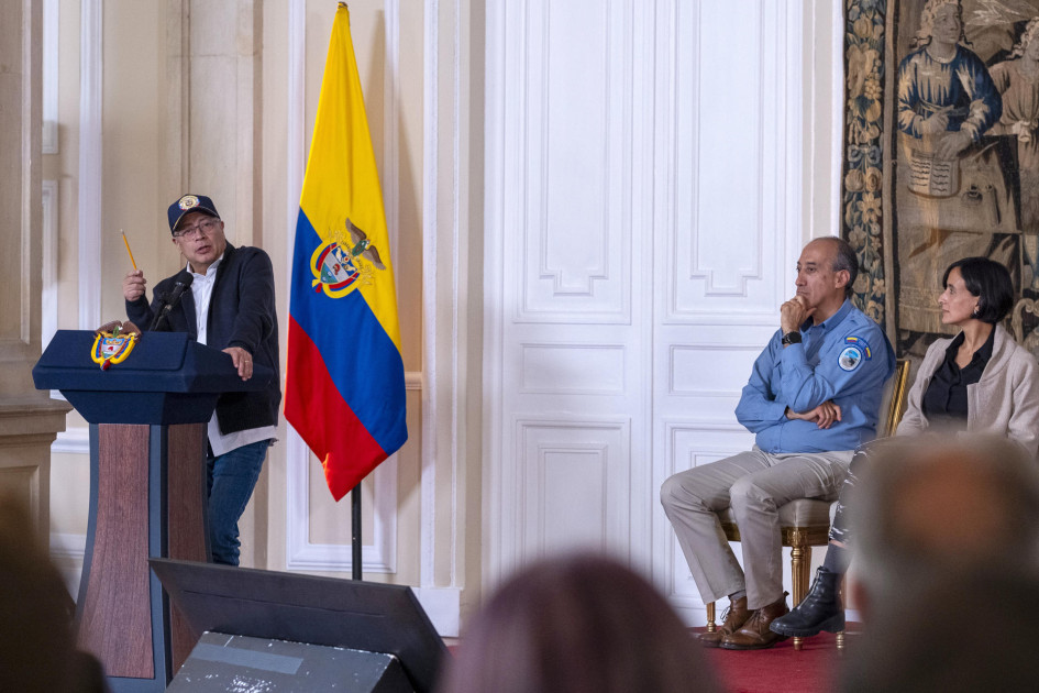 El presidente, Gustavo Petro, este jueves acompañado de Luis Olmedo Martínez, director de Parques Nacionales Naturales; y Susana Muhamad, ministra de Medio Ambiente. El presidente, Gustavo Petro, este jueves acompañado de Luis Olmedo Martínez, director de Parques Nacionales Naturales; y Susana Muhamad, ministra de Medio Ambiente.