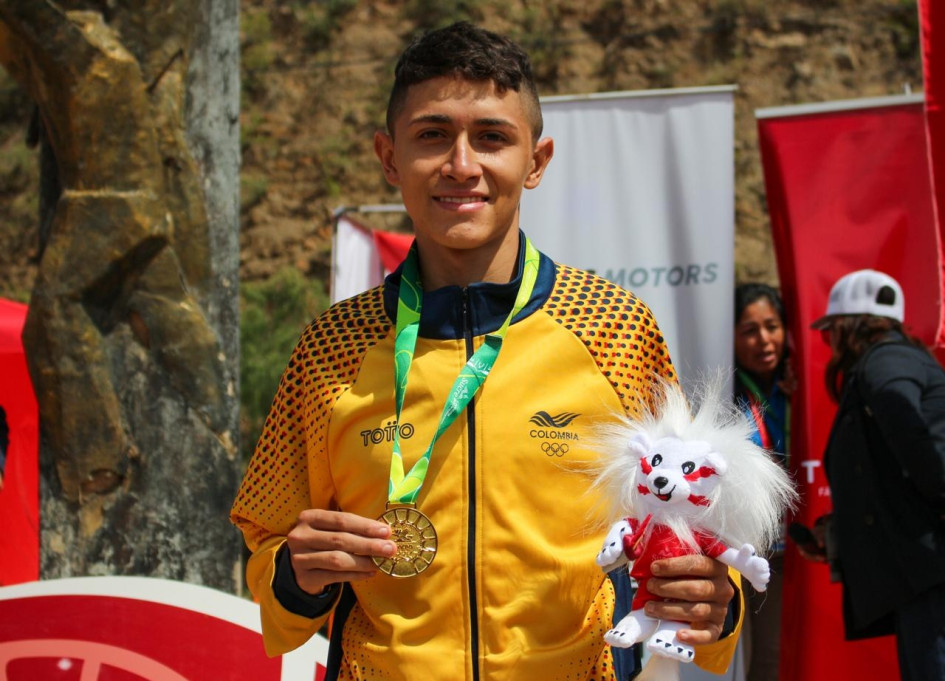Juan David Restrepo, ciclista caldense, con la medalla de oro de los Juegos Bolivarianos de la Juventud. Juan David Restrepo, ciclista caldense.