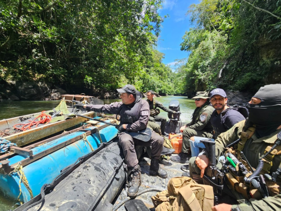 Operativo de la Policía en el río La Miel, en Victoria (Caldas). Operativo de la Policía en el río La Miel, en Victoria (Caldas).