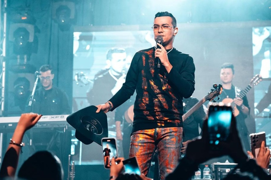 El cantante caldense Yeison Jiménez durante un concierto esta semana en Valencia (España). Posteó la foto en su cuenta de Instagram, en donde ha sido objeto de críticas. El cantante caldense Yeison Jiménez durante un concierto esta semana en Valencia (España). Posteó la foto en su cuenta de Instagram, en donde ha sido objeto de críticas.