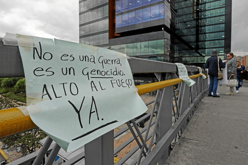 En la marcha del 1 de mayo en Colombia se vieron carteles solicitando una tregua en Gaza. En la marcha del 1 de mayo en Colombia se vieron carteles solicitando una tregua en Gaza.