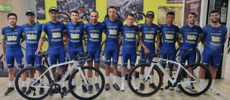 El grupo de Alcaldía de Manizales - 100% Huevos - Gobernación de Caldas que va a la Vuelta a Antioquia. El grupo de Alcaldía de Manizales - 100% Huevos - Gobernación de Caldas que va a la Vuelta a Antioquia.