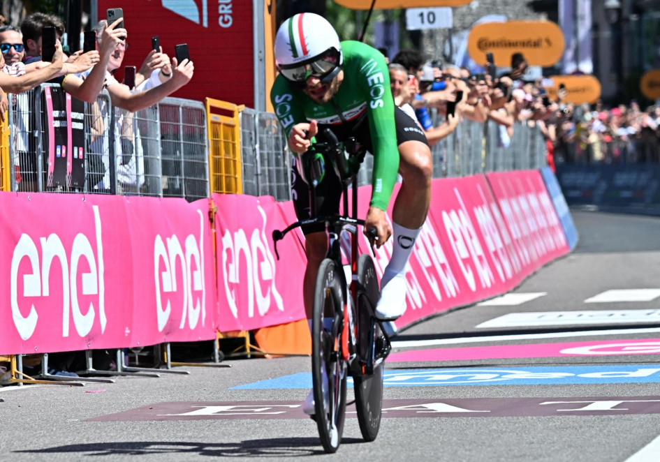 El italiano Filippo Ganna se coronó en la etapa 14 del Giro de Italia 2024. El italiano Filippo Ganna se coronó en la etapa 14 del Giro de Italia 2024.