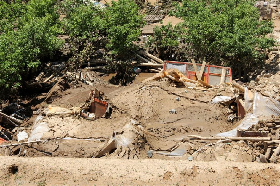 Afganistán es uno de los 10 países más vulnerables al cambio climático con condiciones climáticas extremas, inundaciones, sequías y tormentas de arena y polvo. Afganistán es uno de los 10 países más vulnerables al cambio climático con condiciones climáticas extremas, inundaciones, sequías y tormentas de arena y polvo.