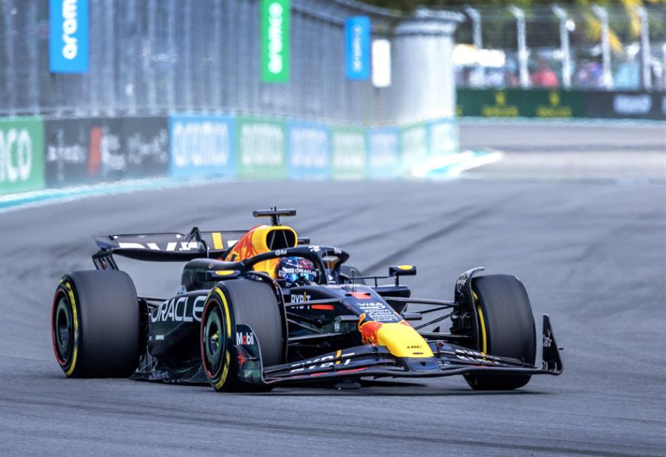 Max Verstappen Max Verstappen en su carro en Miami