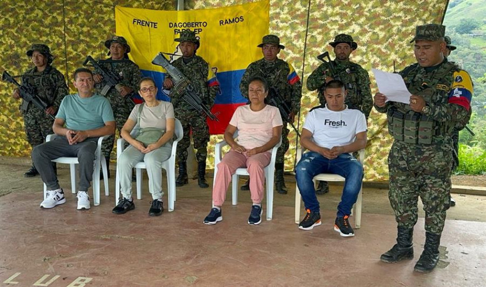 De los cuatro liberados, uno es militar y dos son fiscales. De los cuatro liberados, uno es militar y dos son fiscales.