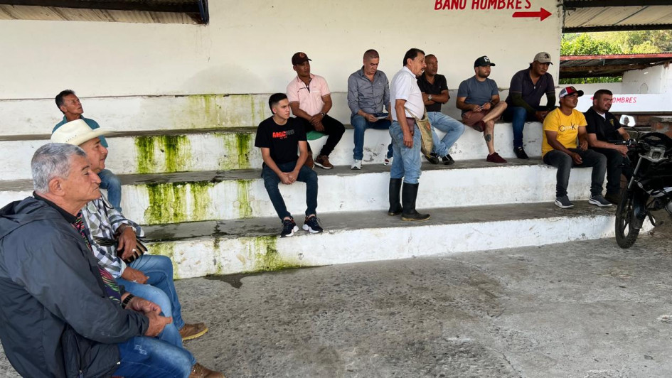 En el Coliseo se reunieron los caballistas para debatir sobre su futuro ante el desalojo que deben hacer para dar paso a la sede de la Universidad de Caldas.
