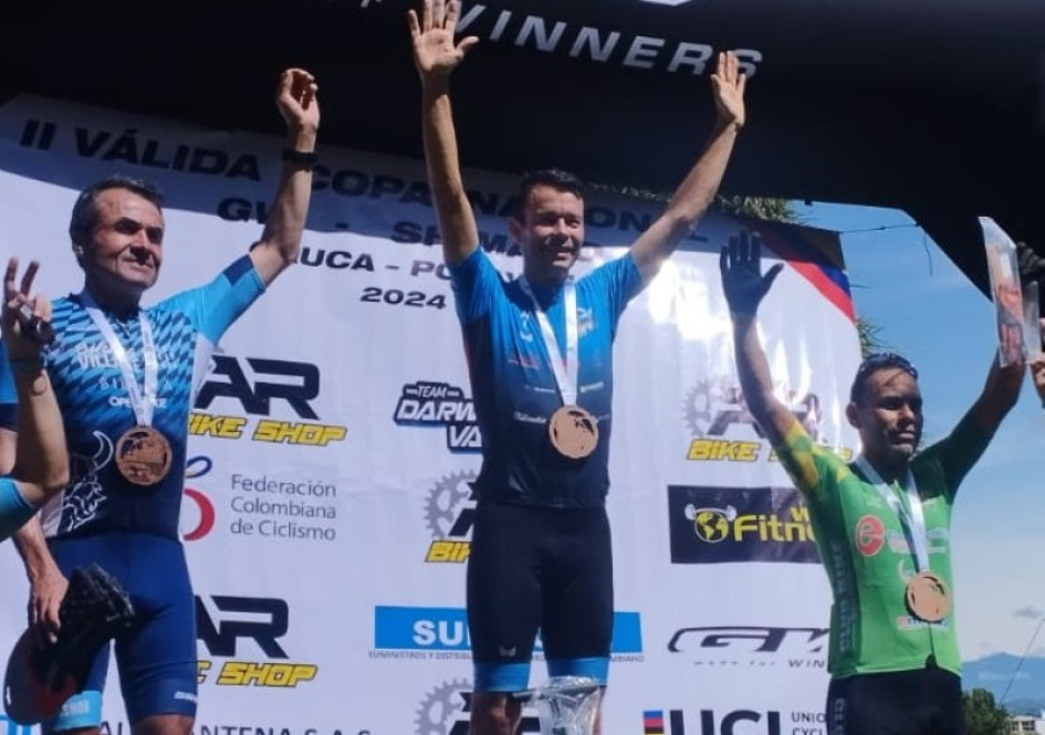 Sebastián Henao, campeón en la segunda válida nacional de la Copa Colombia. Sebastián Henao, campeón en la segunda válida nacional de la Copa Colombia.