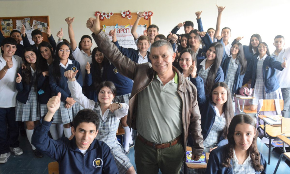 Hector Fabio Arroyave, se desempeña como docente desde hace 40 años. Actualmente está en la Institución Educativa Escuela Normal Superior de Caldas. Hector Fabio Arroyave, se desempeña como docente desde hace 40 años. Actualmente está en la Institución Educativa Escuela Normal Superior de Caldas.