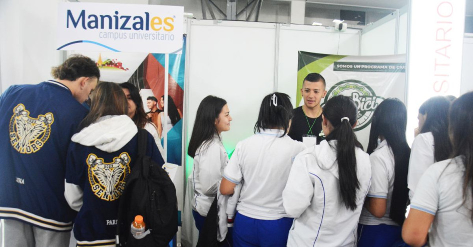 Se espera a unos tres mil estudiantes, entre hoy y mañana. Se espera a unos tres mil estudiantes, entre hoy y mañana.