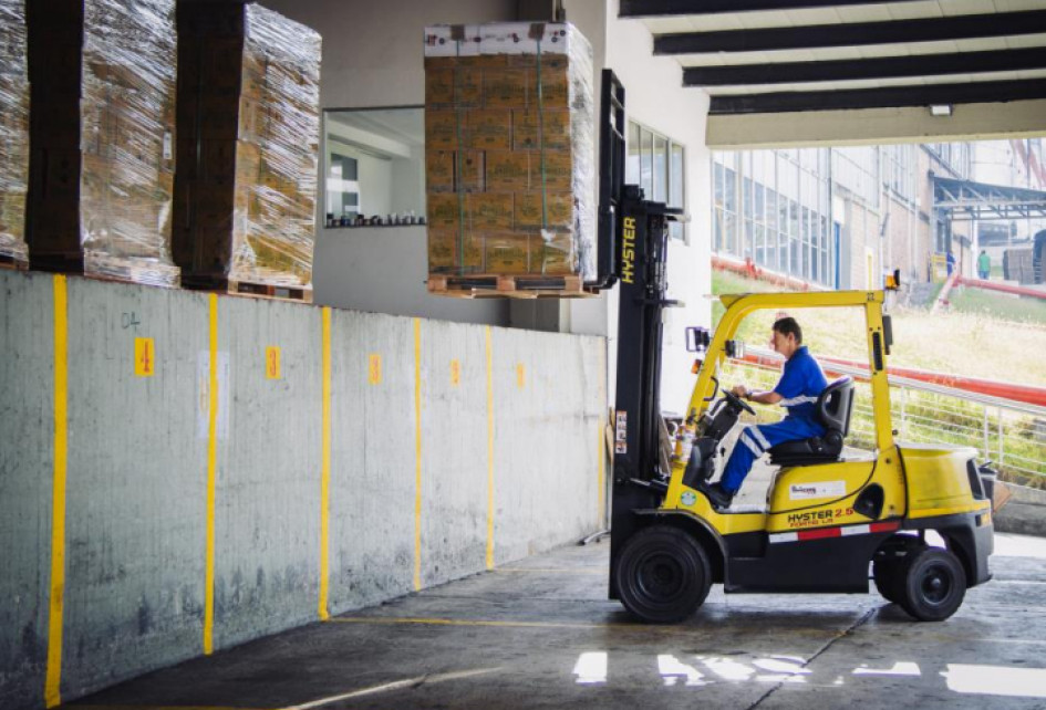 La Industria Licorera de Caldas fortalece sus capacidades físicas y técnicas, con inversiones en los últimos 4 años por alrededor de $ 50 mil millones referentes a la optimización de almacenamiento, modernización de líneas de producción y transformación digital y tecnológica, que le permiten agilizar sus procesos y aumentar su competitividad.