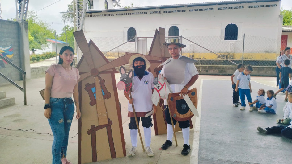 Los estudiantes personificaron a sus autores favoritos. Los estudiantes personificaron a sus autores favoritos.