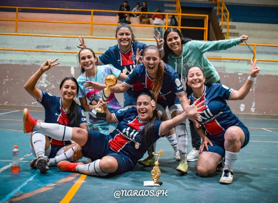 María Jimena Grajales Ríos (2i) con sus compañeras de Niupi. Ella era la portera del equipo y también del quinteto de la Universidad de Caldas. María Jimena Grajales Ríos (2i) con sus compañeras de Niupi. Ella era la portera del equipo y también del quinteto de la Universidad de Caldas.
