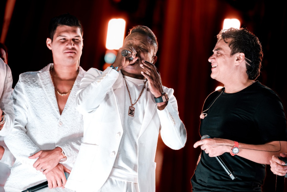 La última aparición de Ómar Geles (centro) en tarima fue el pasado en el concierto de Silvestre Dangond (derecha) en el estadio El Campín de Bogotá. La última aparición de Ómar Geles (centro) en tarima fue el pasado en el concierto de Silvestre Dangond (derecha) en el estadio El Campín de Bogotá.