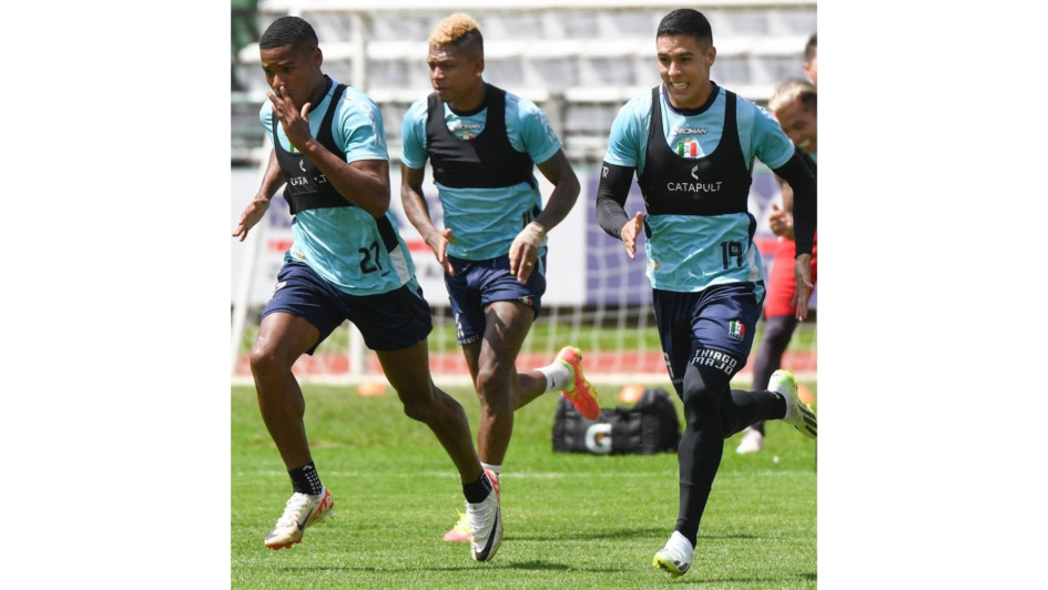 Billy Arce (centro) y Mateo García (derecha), fundamentales hoy en el rendimiento colectivo del Once Caldas. Esta noche visitan al Independiente Santa Fe, juego clave por las semifinales. Billy Arce (centro) y Mateo García (derecha), fundamentales hoy en el rendimiento colectivo del Once Caldas. Esta noche visitan al Independiente Santa Fe, juego clave por las semifinales.