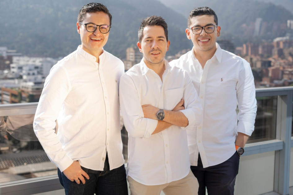 De izquierda a derecha, Manuel Alejandro Herrera Sánchez, director de operaciones; Andrés Silva Gómez, director ejecutivo, y Juan Camilo Fonseca Rodríguez, director de ingresos. Ellos son las caras visibles de Onepay, la empresa manizaleña que incursiona en el mercado de la tecnología financiera. De izquierda a derecha, Manuel Alejandro Herrera Sánchez, director de operaciones; Andrés Silva Gómez, director ejecutivo, y Juan Camilo Fonseca Rodríguez, director de ingresos. Ellos son las caras visibles de Onepay, la empresa manizaleña que incursiona en el mercado de la tecnología financiera.