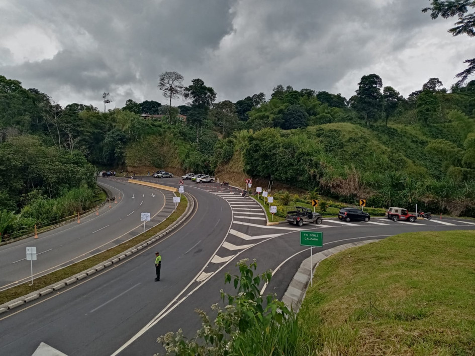 La vereda Guayabal está ubicada entre el peaje Tarapacá I y el casco urbano de Chinchiná (Caldas). La vereda Guayabal está ubicada entre el peaje Tarapacá I y el casco urbano de Chinchiná (Caldas).