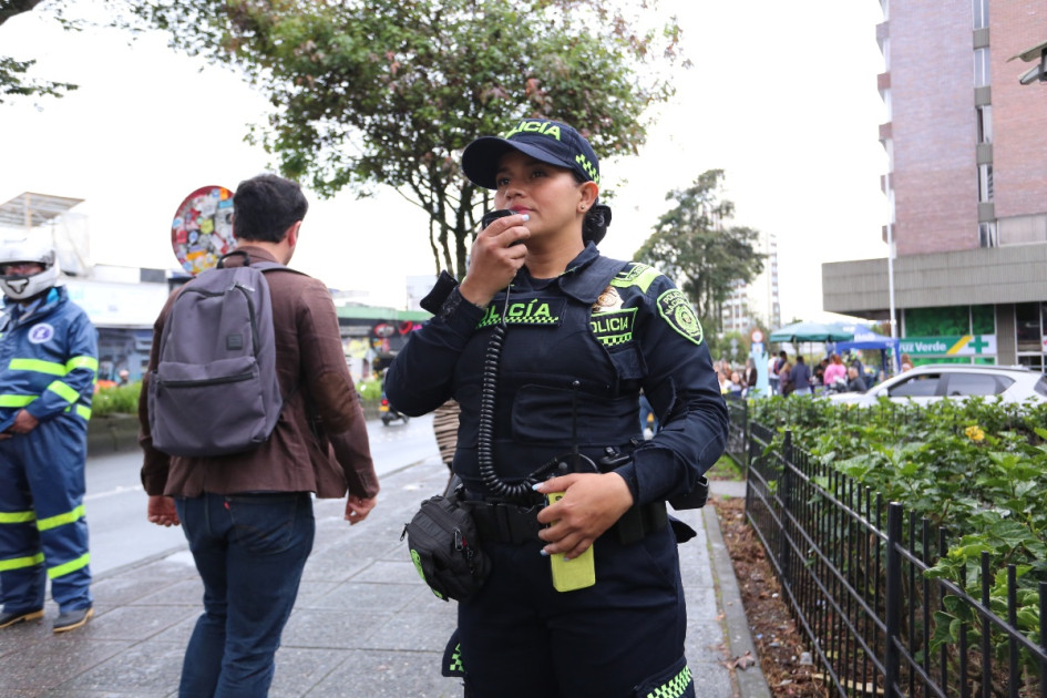 Sirley Acevedo, la patrullera que redujo al delincuente, labora en el CAI de El Cable. Sirley Acevedo, la patrullera que redujo al delincuente, labora en el CAI de El Cable.
