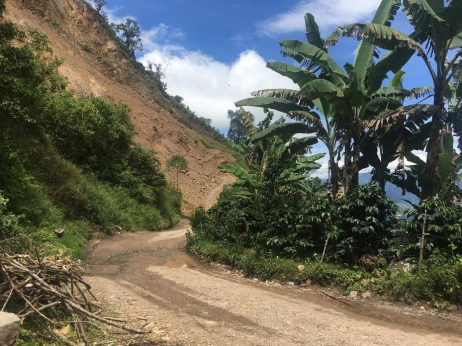 El mejoramiento de la vía entre Supía (Caldas) y Caramanta (Antioquia) sería de unos 8 kilómetros. El mejoramiento de la vía entre Supía (Caldas) y Caramanta (Antioquia) sería de unos 8 kilómetros.