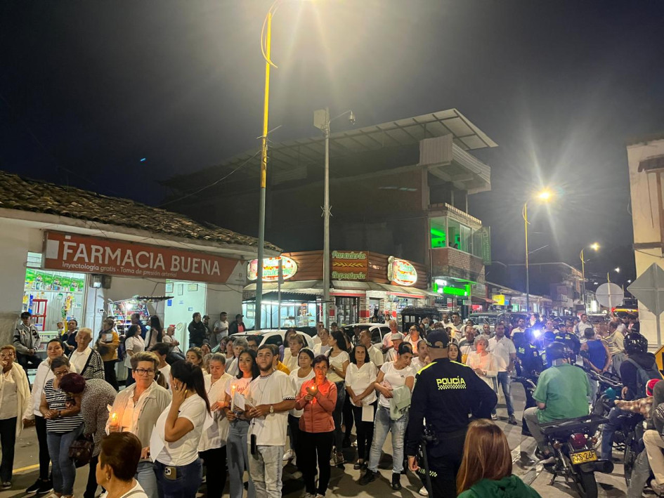 La comunidad de Risaralda (Caldas) marchó y pidió por el pronto regreso del sacerdote y exige respuesta de las autoridades. La comunidad de Risaralda (Caldas) marchó y pidió por el pronto regreso del sacerdote y exige respuesta de las autoridades.