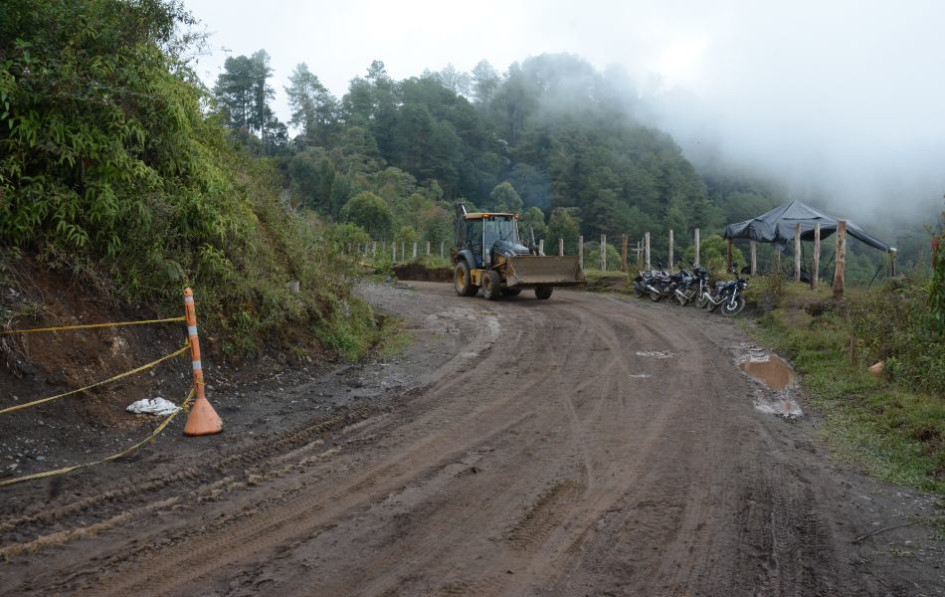 La vía entre Riosucio (Caldas) y Jardín (Antioquia) se encuentra en proceso de pavimentación. La vía entre Riosucio (Caldas) y Jardín (Antioquia) se encuentra en proceso de pavimentación.