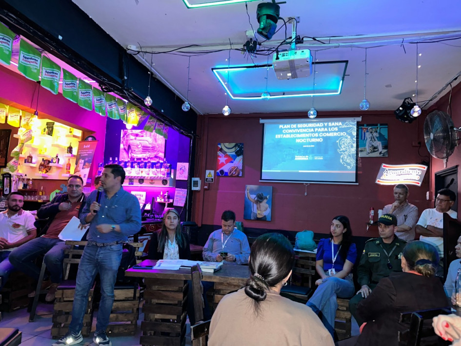 El alcalde de Anserma, Ómar Reina, se reunió con comerciantes de establecimientos nocturnos en la Zona Rosa. El alcalde de Anserma, Ómar Reina, se reunió con comerciantes de establecimientos nocturnos en la Zona Rosa.