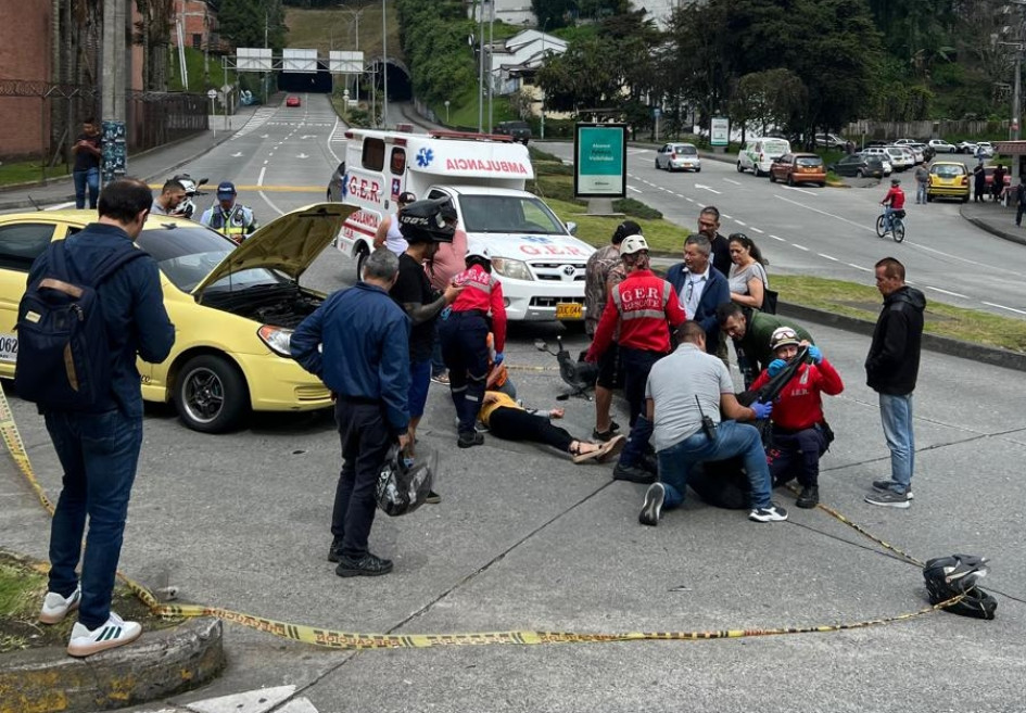 En esta esquina se presentó el choque entre el taxy la moto. En esta esquina se presentó el choque entre el taxy la moto.