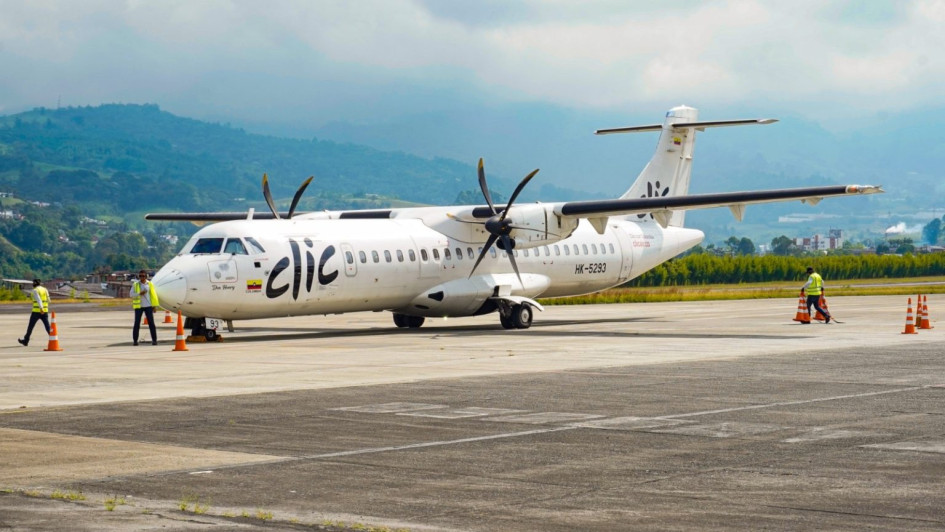 Avión de la aerolínea Clic en el aeropuerto La Nubia de Manizales. Avión de la aerolínea Clic en el aeropuerto La Nubia de Manizales.