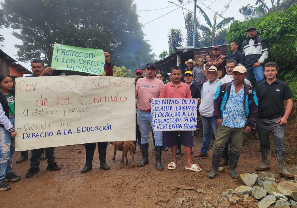 La comunidad de La Cuchilla, en Marmato (Caldas), que se opuso este jueves al desalojo. La comunidad de La Cuchilla, en Marmato (Caldas), que se opuso este jueves al desalojo.