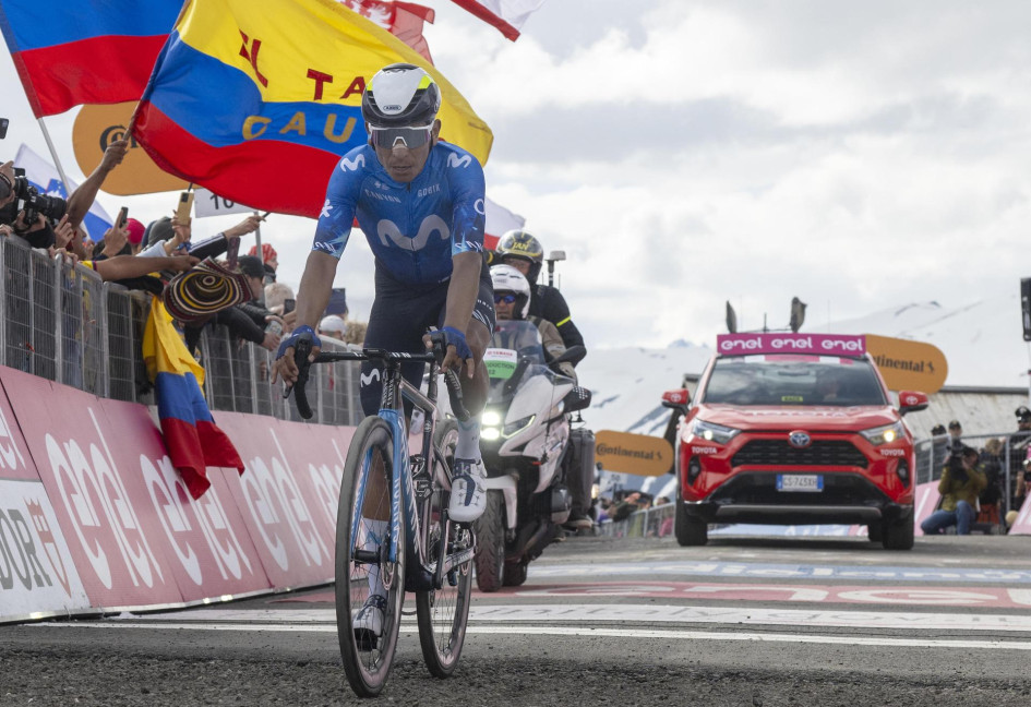 El ciclista boyacense Nairo Quintana llegó en el segundo lugar a la meta en la etapa reina del Giro de Italia 2024. El ciclista boyacense Nairo Quintana llegó en el segundo lugar a la meta en la etapa reina del Giro de Italia 2024.