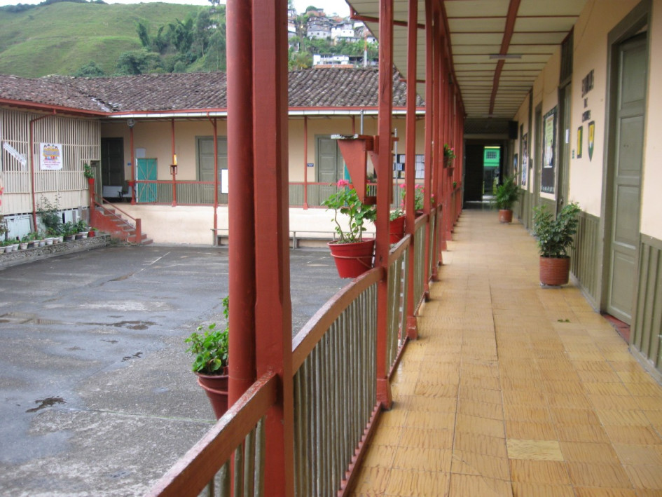 Escuela Abraham Montoya en Neira Escuela Abraham Montoya en Neira