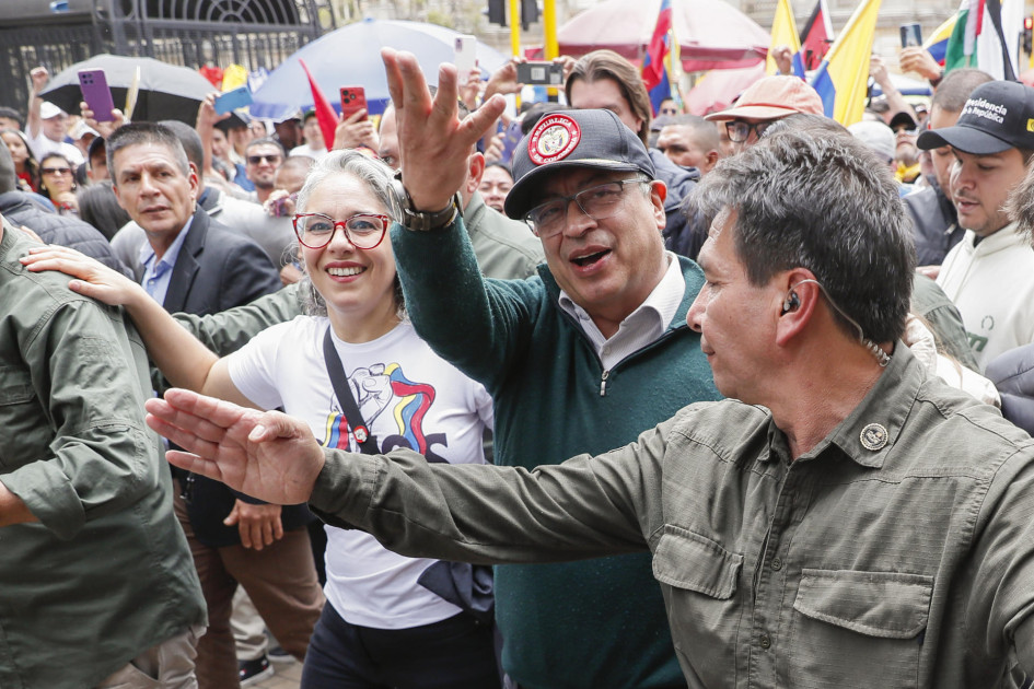 Gustavo Petro durante su llegada a la Plaza de Bolívar en Bogotá este miércoles Gustavo Petro durante su llegada a la Plaza de Bolívar en Bogotá este miércoles