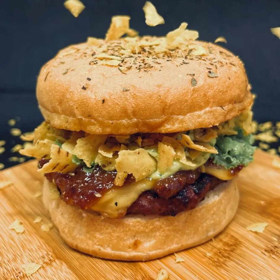Hamburguesa Fénix de Güeritos, ganadora del Burger Máster 2024. Hamburguesa Fénix de Güeritos, ganadora del Burger Máster 2024.
