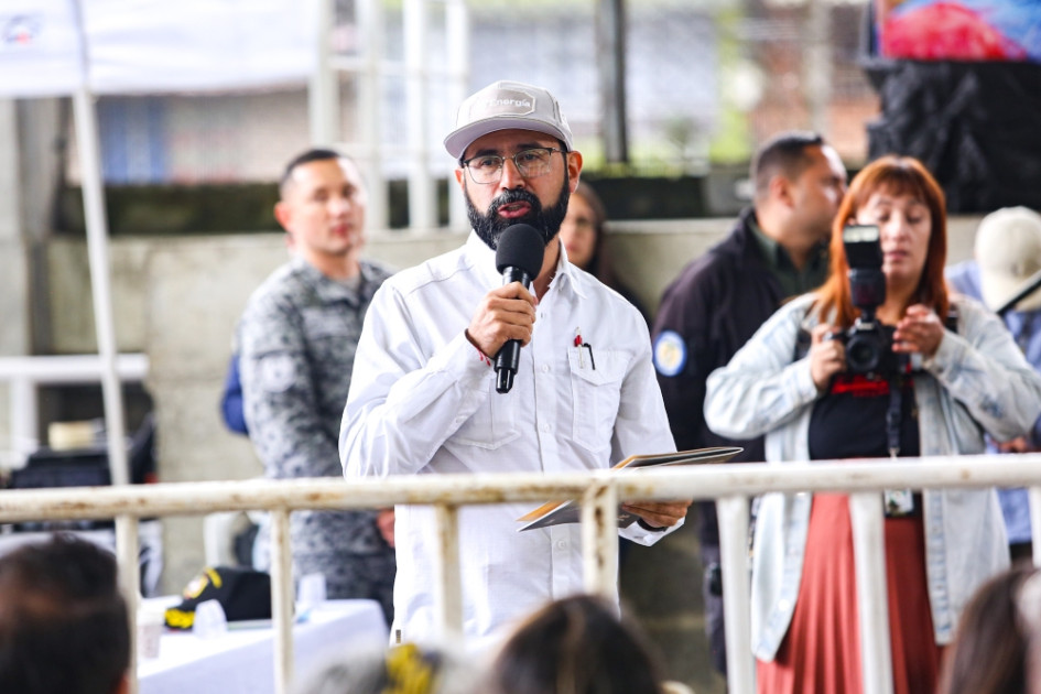 Andrés Camacho, ministro de Minas y Energía, durante su intervención en el CIC de San Sebastián, en Manizales. Andrés Camacho, ministro de Minas y Energía, durante su intervención en el CIC de San Sebastián, en Manizales.