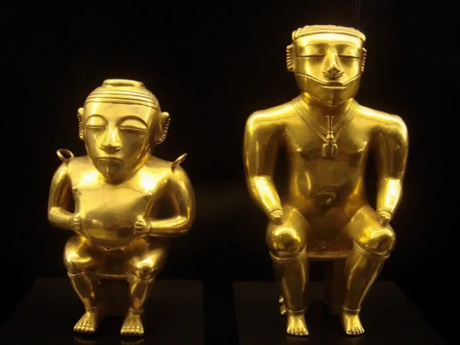 Dos piezas del Tesoro Quimbaya en el Museo de América. Dos piezas del Tesoro Quimbaya en el Museo de América.
