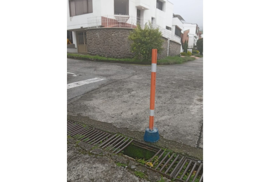 Recámara dañada en el barrio La Francia Sin filtro se encuentra uno de los alcantarillados en la carrera 19.