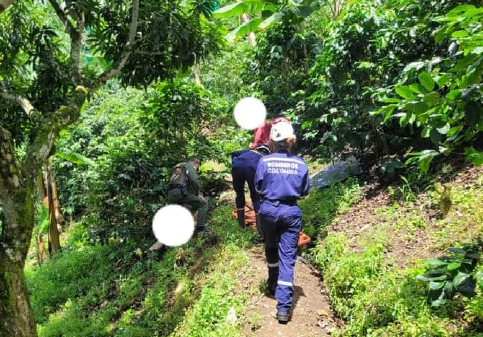 Rescate del cuerpo de un hombre en San José Caldas después de desplomarse y perder la vida. Rescate del cuerpo de un hombre en San José Caldas después de desplomarse y perder la vida.