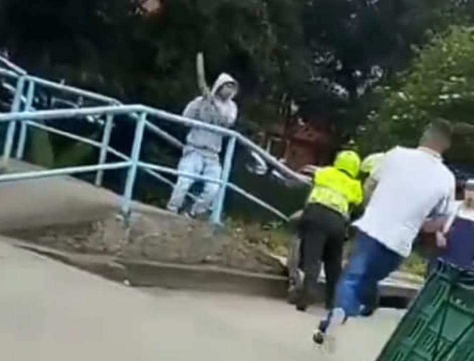 Riña en Bogotá durante el Día de la Madre. Riña en Bogotá durante el Día de la Madre.