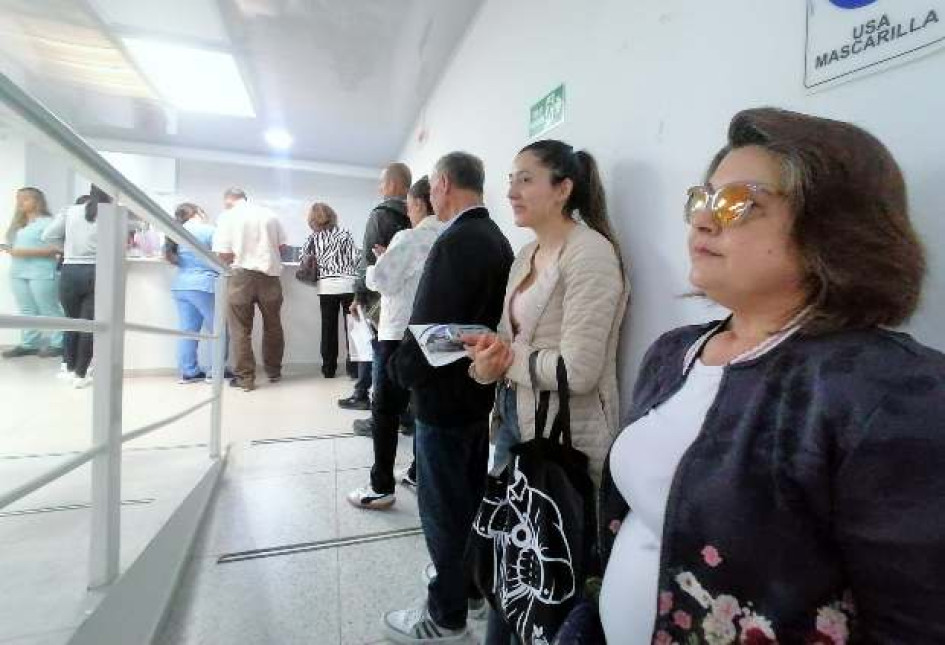 Guiomar Chaura, en primer plano, es docente pensionada por incapacidad laboral. Ayer hacía fila en Meide, una IPS que entró a formar parte de la red de prestación de servicios con el nuevo modelo de salud para maestros. Guiomar Chaura, en primer plano, es docente pensionada por incapacidad laboral. Ayer hacía fila en Meide, una IPS que entró a formar parte de la red de prestación de servicios con el nuevo modelo de salud para maestros.