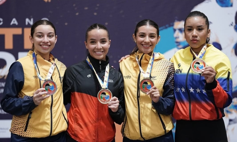 Sofía Cárdenas (i), karateca caldense, con la medalla de plata que obtuvo en el Panamericano de Uruguay. Sofía Cárdenas (i), karateca caldense, con la medalla de plata que obtuvo en el Panamericano de Uruguay.