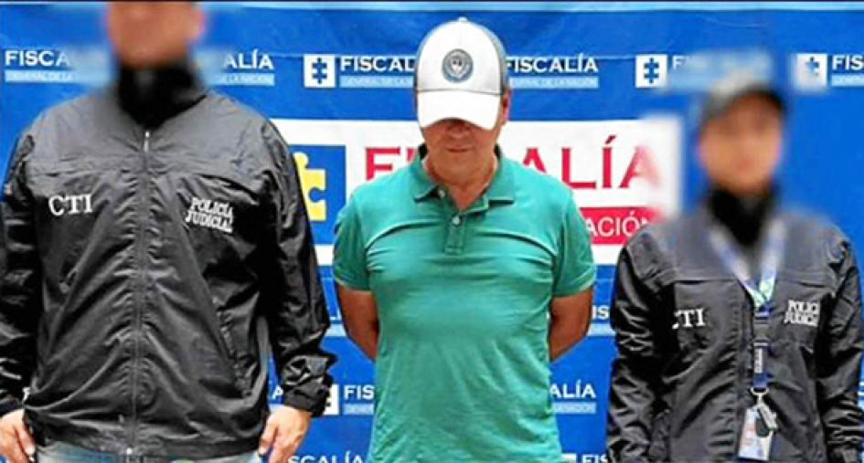 Foto | Cortesía | LA PATRIA El expolicía manizaleño Julián Alberto Quintero Agudelo le pidió al vigilante de la portería que llamara a la Policía y se entregó, con el arma del asesinato. Foto | Cortesía | LA PATRIA El expolicía manizaleño Julián Alberto Quintero Agudelo le pidió al vigilante de la portería que llamara a la Policía y se entregó, con el arma del asesinato.