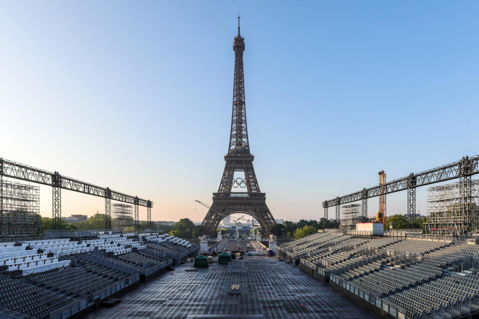 Los anillos olímpicos fueron instalados en la Torre Eiffel a 50 días del comienzo de los Juegos Olímpicos y Paralímpicos de París 2024. Los anillos olímpicos fueron instalados en la Torre Eiffel a 50 días del comienzo de los Juegos Olímpicos y Paralímpicos de París 2024.