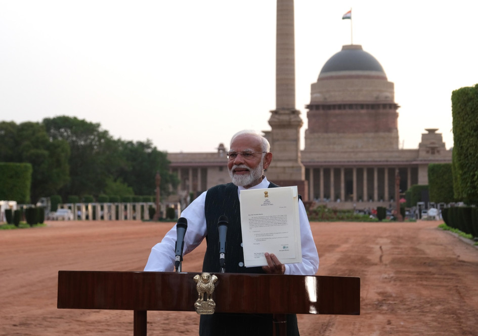 Con su tercer mandato seguido, Narendra Modi iguala el récord de Jawaharlal Nehru, como el primer mandatario de la India con más tiempo en el cargo. Con su tercer mandato seguido, Narendra Modi iguala el récord de Jawaharlal Nehru, como el primer mandatario de la India con más tiempo en el cargo.