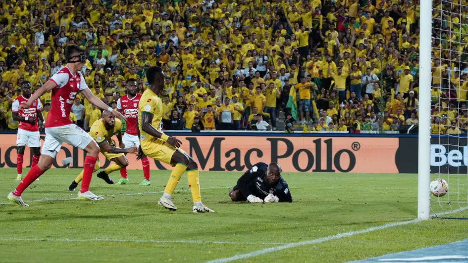 Ante un estadio Alfonso López a reventar, Atlético Bucaramanga venció 1-0 a Independiente Santa Fe en el partido de ida de la final de la Liga BetPlay Dimayor 2024-1. El gol lo marcó Freddy Hinestroza. Ante un estadio Alfonso López a reventar, Atlético Bucaramanga venció 1-0 a Independiente Santa Fe en el partido de ida de la final de la Liga BetPlay Dimayor 2024-1. El gol lo marcó Freddy Hinestroza.