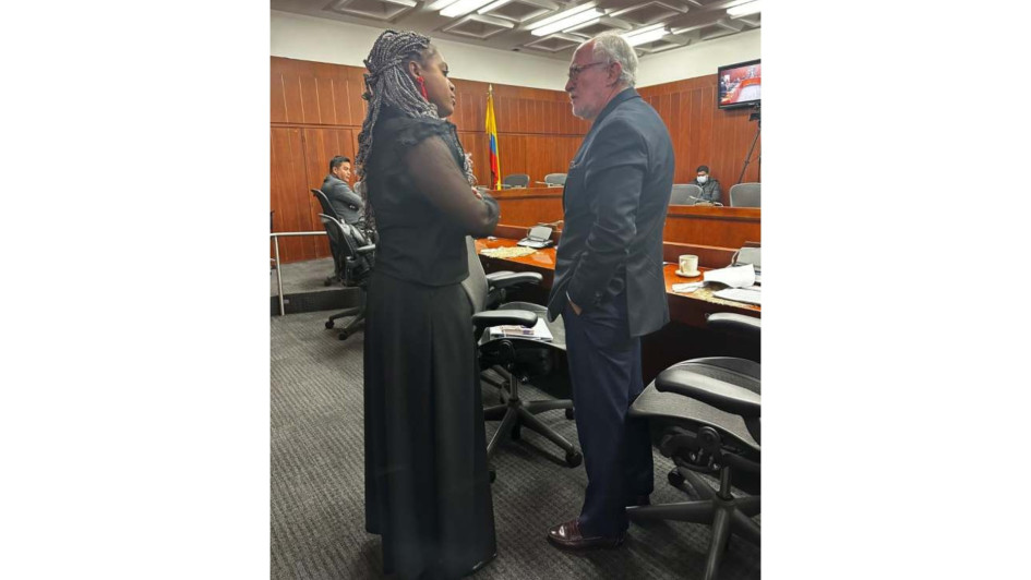 La ministra de Educación, Aurora Vergara, y el senador Guido Echeverri, antes del debate de ayer sobre el nombramiento del rector en la Universidad Nacional. La ministra de Educación, Aurora Vergara, y el senador Guido Echeverri, antes del debate de ayer sobre el nombramiento del rector en la Universidad Nacional.
