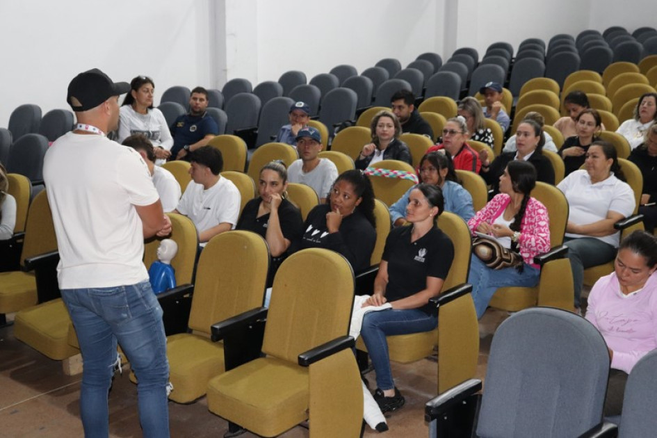 Cincuenta personas asistieron al curso en el teatro municipal Pantágoras. Cincuenta personas asistieron al curso en el teatro municipal Pantágoras.