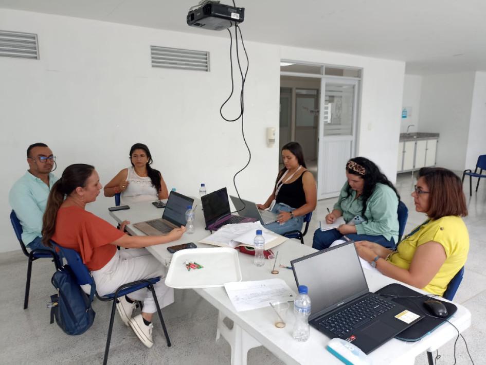 Personal de la Dirección Territorial de Salud de Caldas (DTSC) prepara, por estos días, lo que será el trabajo de los equipos básicos. Personal de la Dirección Territorial de Salud de Caldas (DTSC) prepara, por estos días, lo que será el trabajo de los equipos básicos.
